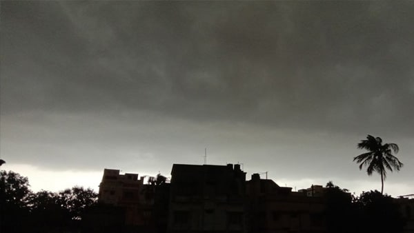 বাংলা জুড়ে প্রবল ঝড়-বৃষ্টি,