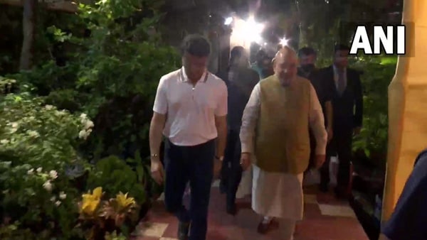 বিজেপি নেতা পরিবেষ্টিত শাহের সঙ্গে এক টেবিলে নৈশভোজে সৌরভ বিজেপি নেতা পরিবেষ্টিত শাহের সঙ্গে এক টেবিলে নৈশভোজে সৌরভ