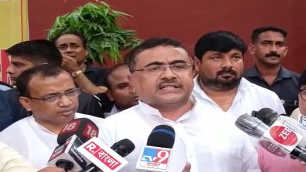 পরেশ অধিকারী লোভে তৃণমূলের পরেশ অধিকারী লোভে তৃণমূলের