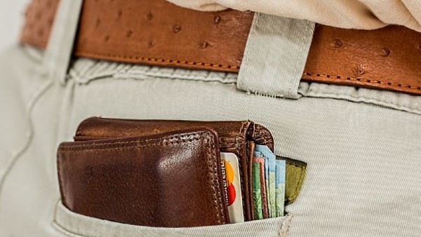 হাত থেকে টাকা পড়ে যাওয়া হাত থেকে টাকা পড়ে যাওয়া