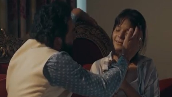 আশ্রমের অপেক্ষায় দর্শকরা