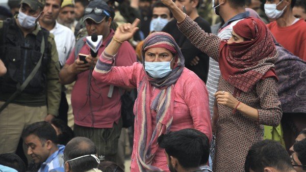 বুধবারের সংঘর্ষে পালায় ২ জঙ্গি