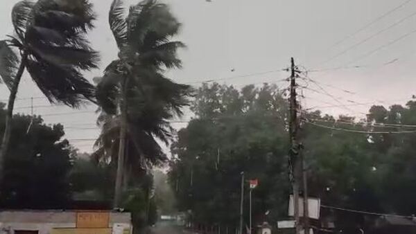 দক্ষিণবঙ্গের জেলায় ঝড়ের পূর্বাভাস দক্ষিণবঙ্গের জেলায় ঝড়ের পূর্বাভাস