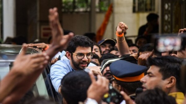 শিন্ডেকে মুখ্যমন্ত্রী পদের প্রস্তাব শিন্ডেকে মুখ্যমন্ত্রী পদের প্রস্তাব