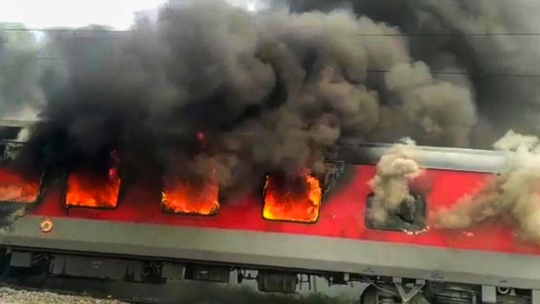 দেশে জ্বলছে আগুন দেশে জ্বলছে আগুন