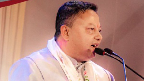 গুরুংয়ের থেকে পাহাড়ের সমর্থন ছিনিয়ে নেন অনীত গুরুংয়ের থেকে পাহাড়ের সমর্থন ছিনিয়ে নেন অনীত