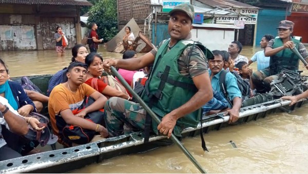 ত্রাণ বন্টনে অব্যবস্থা ত্রাণ বন্টনে অব্যবস্থা