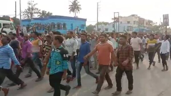 নবীকে অপমানের প্রতিবাদে মিছিল নবীকে অপমানের প্রতিবাদে মিছিল