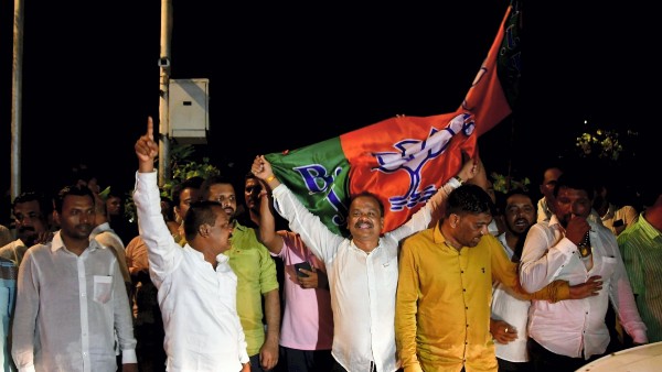 তথাকথিত গুরুত্ব না পাওয়া নেতাদের ডাক
