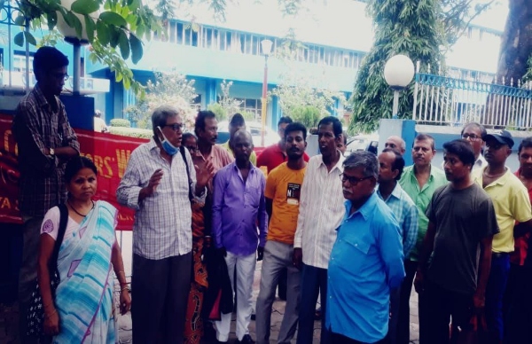 বন্ধ মিলেনিয়াম পার্ক, খেতে না পাওয়া শ্রমিকদের হয়ে পথে সংগঠন বন্ধ মিলেনিয়াম পার্ক, খেতে না পাওয়া শ্রমিকদের হয়ে পথে সংগঠন