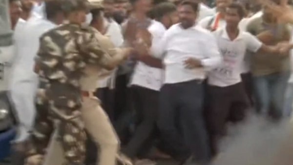 অভিযান ঘিরে হায়দরবাদে উত্তপ্ত পরিস্থিতি অভিযান ঘিরে হায়দরবাদে উত্তপ্ত পরিস্থিতি