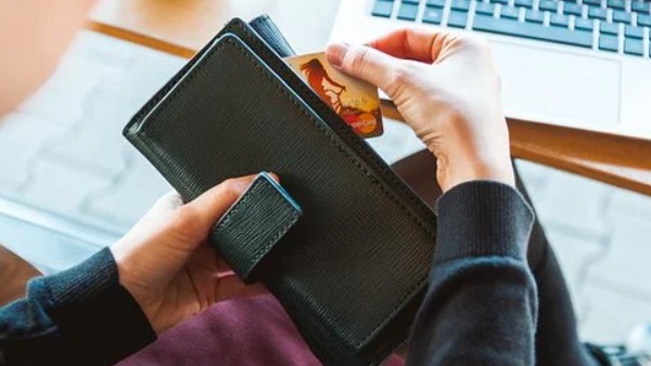 ওয়ালেট বা পার্স ওয়ালেট বা পার্স