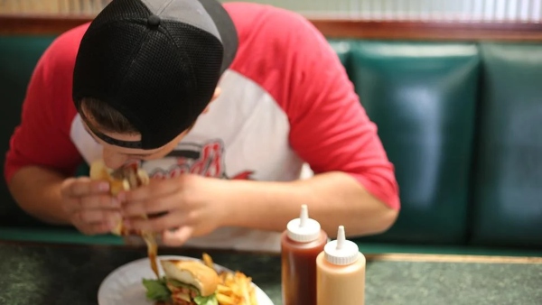 ভরা পেটে কখনই ব্যায়াম করবেন না ভরা পেটে কখনই ব্যায়াম করবেন না