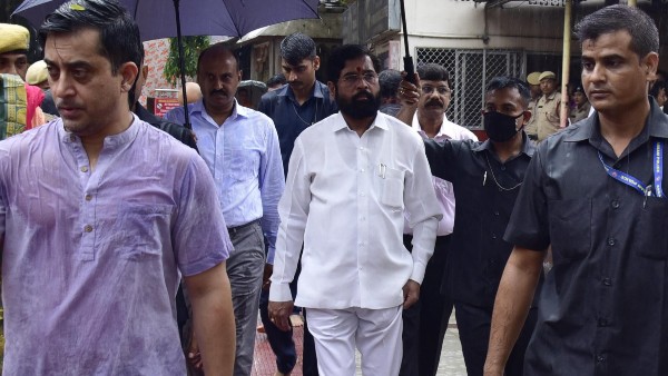 আজই রাজ্যপালের কাছে শিন্ডে