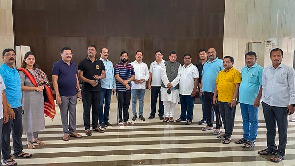 শিন্ডের ক্যাম্পে হানা শিন্ডের ক্যাম্পে হানা