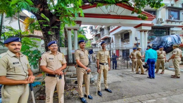কড়া নিরাপত্তায় বিদ্রোহী বিধায়করা কড়া নিরাপত্তায় বিদ্রোহী বিধায়করা