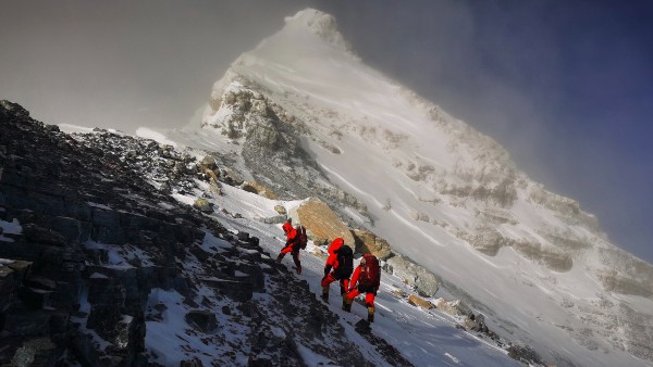 সমালোচকদের কী জবাব দিলেন পর্বতারোহী? সমালোচকদের কী জবাব দিলেন পর্বতারোহী?