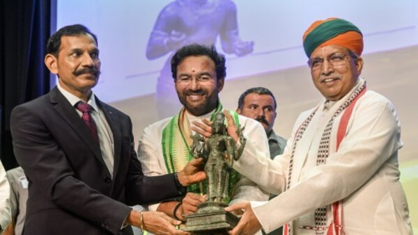 তামিলনাড়ুকে ১০ টি মূর্তি হস্তান্তর তামিলনাড়ুকে ১০ টি মূর্তি হস্তান্তর