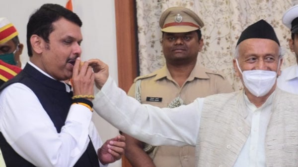 শাহ-নাড্ডার অনুরোধে উপমুখ্যমন্ত্রী হচ্ছেন ফড়ণবীশ শাহ-নাড্ডার অনুরোধে উপমুখ্যমন্ত্রী হচ্ছেন ফড়ণবীশ