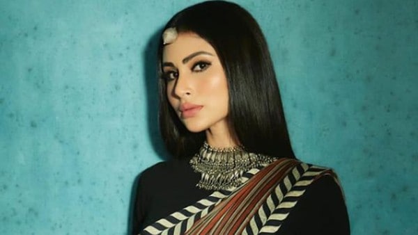 খলনায়িকার চরিত্রে মৌনী