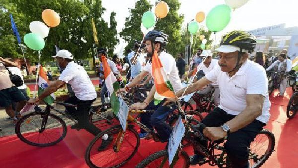মহাত্মা গান্ধীর ছবি পোস্ট করে কী বার্তা মোদীর? মহাত্মা গান্ধীর ছবি পোস্ট করে কী বার্তা মোদীর?