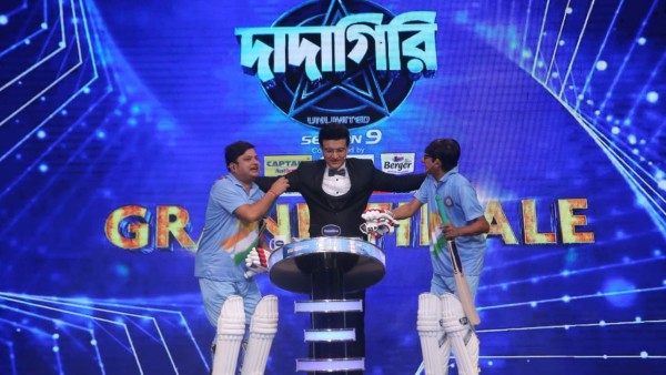 মঞ্চে তারার মেলা