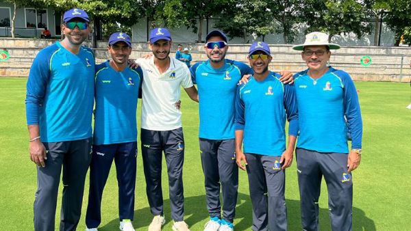 বোলিং আক্রমণে ফেভারিট অভিমন্য়ুরা