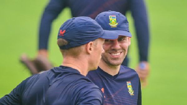 আতিথেয়তায় সন্তুষ্ট