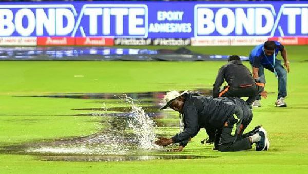 বৃষ্টি চলছে বৃষ্টি চলছে