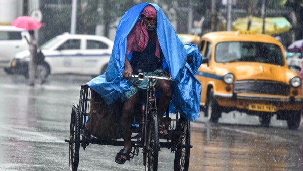কলকাতায় মেঘলা আকাশ
