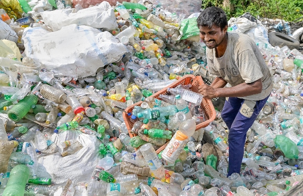 সঙ্গে পশ্চিমবঙ্গেও বন্ধ হতে চলেছে প্লাস্টিক 