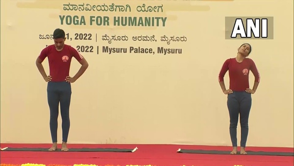 বিশ্বের ৮০ টি দূতাবাসে যোগাভ্যাস