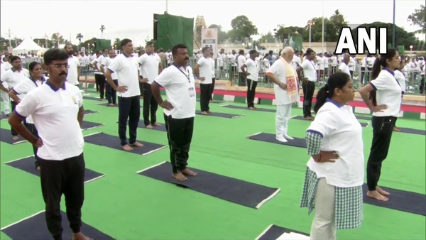 ৭৫ টি ঐতিহাসিক স্থানে যোগাভ্যাস