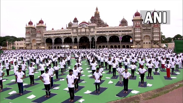 মানবতার জন্য যোগব্যায়াম