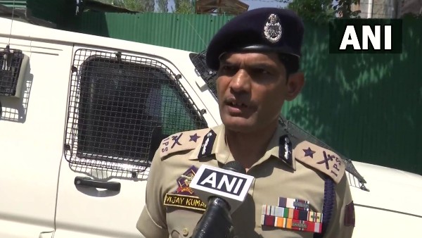 কাশ্মীরে হিন্দু ব্যাঙ্ক ম্যানেজার খুনে অভিযুক্ত জঙ্গির এনকাউন্টার করল কাশ্মীরি পুলিশ কাশ্মীরে হিন্দু ব্যাঙ্ক ম্যানেজার খুনে অভিযুক্ত জঙ্গির এনকাউন্টার করল কাশ্মীরি পুলিশ