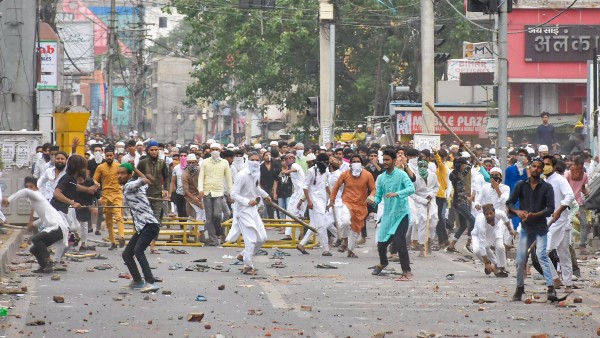 বিভিন্ন রাজ্যে চলছে বিক্ষোভ বিভিন্ন রাজ্যে চলছে বিক্ষোভ