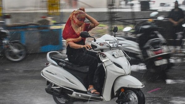 দিল্লিতেও ভারী বৃষ্টিপাতের পূর্বাভাস 