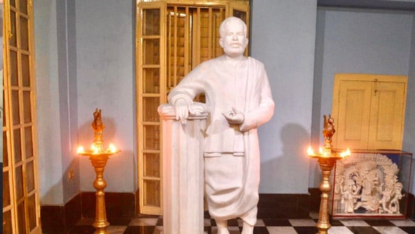 রামকৃষ্ণ দেবের প্রসঙ্গ উঠে আসে