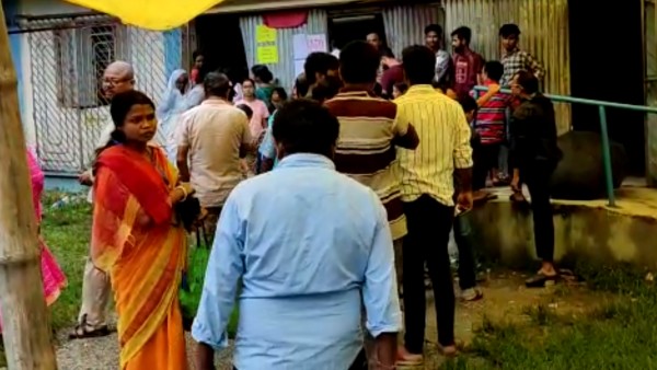 বৈঠক চলাকালীনও ভোটের ইঙ্গিত দিয়েছিলেন মমতা বৈঠক চলাকালীনও ভোটের ইঙ্গিত দিয়েছিলেন মমতা