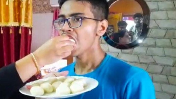  একটু আলাদা শুভ্র