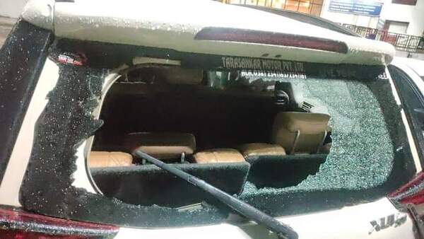 এর আগে তাঁর ওপরে হামলা এর আগে তাঁর ওপরে হামলা