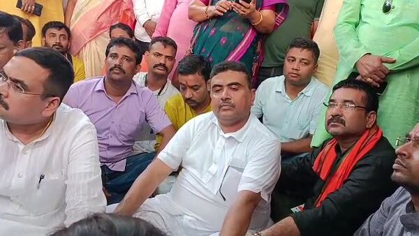 মন্ত্রীকে বরখাস্তের চ্যালেঞ্জ মন্ত্রীকে বরখাস্তের চ্যালেঞ্জ
