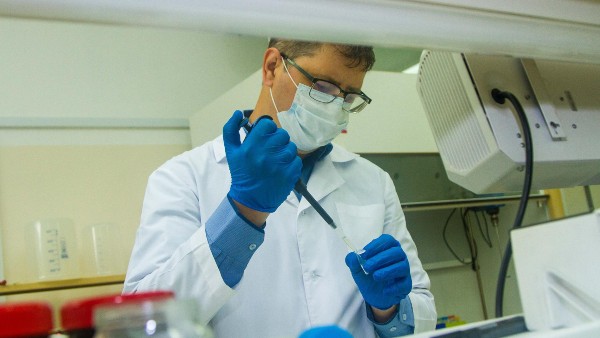 ২০০ বছর আগের উল্কাপিণ্ডের নমুনা পরীক্ষা 