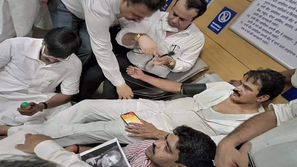 কংগ্রেস নেতাদের মারধরের অভিযোগ কংগ্রেস নেতাদের মারধরের অভিযোগ