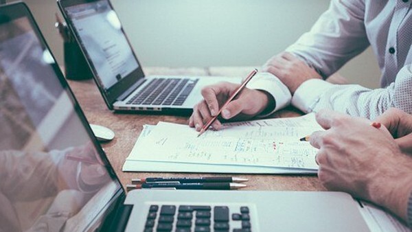 আর্থিক সঙ্কটে মেটা 