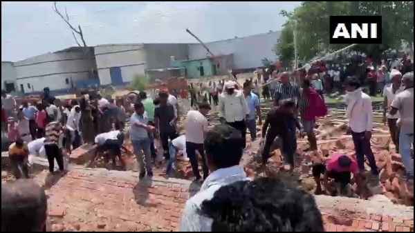 যুদ্ধকালীন তৎপরতায় শুরু উদ্ধারকাজ 