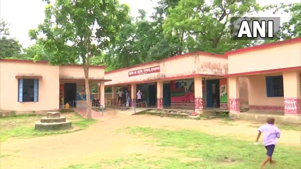 মেধাবী ছাত্রী