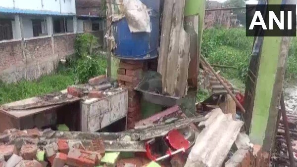 ব্যাপক বিস্ফোরক মজুতের জেরে বিস্ফোরণ 