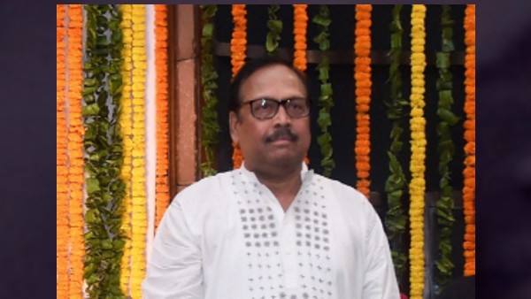 কার্যত অস্বস্তি বাড়িয়েছেন দলের সাংসদ কার্যত অস্বস্তি বাড়িয়েছেন দলের সাংসদ