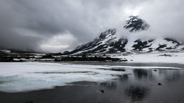সূর্য অস্ত যায় মাত্র ৪০ মিনিটের জন্য
